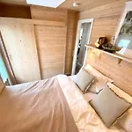 Hausboot Yara Am Steg 1d Ботель *