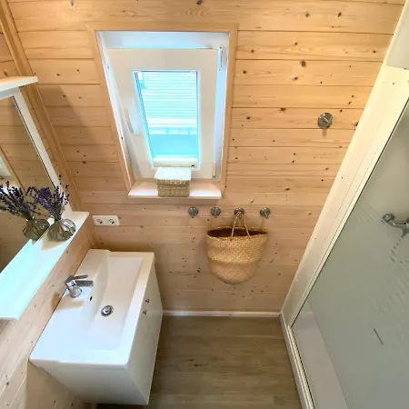 Hausboot Yara Am Steg 1d Ботель Хайлигенхафен