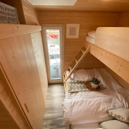 Úszó hotel Hausboot Yara Am Steg 1d Heiligenhafen