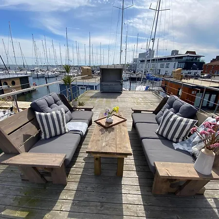 Hausboot Yara Am Steg 1d