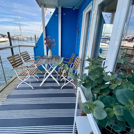 Hausboot Yara Am Steg 1d *