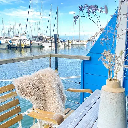 Hausboot Yara Am Steg 1d Heiligenhafen
