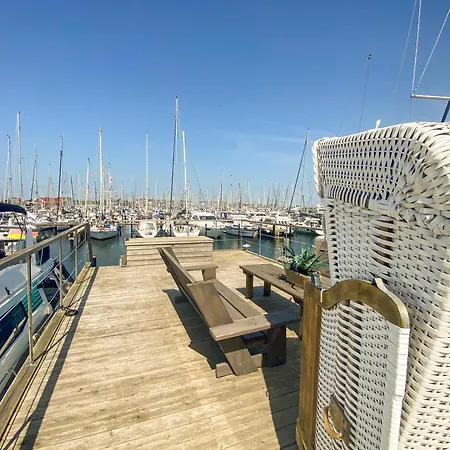 Hausboot Yara Am Steg 1d * Heiligenhafen