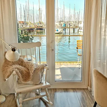 Úszó hotel Hausboot Yara Am Steg 1d Heiligenhafen