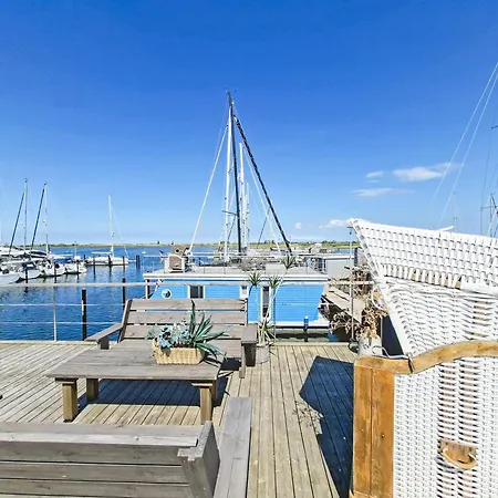 Úszó hotel Hausboot Yara Am Steg 1d Heiligenhafen