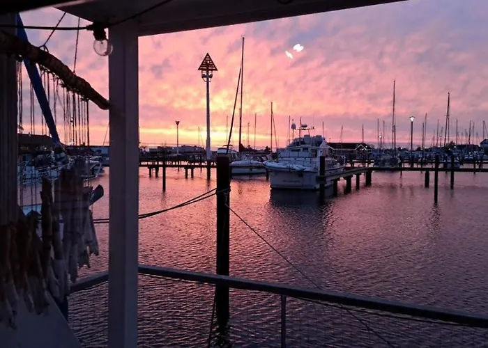 Båthotell Hausboot Yara Am Steg 1d